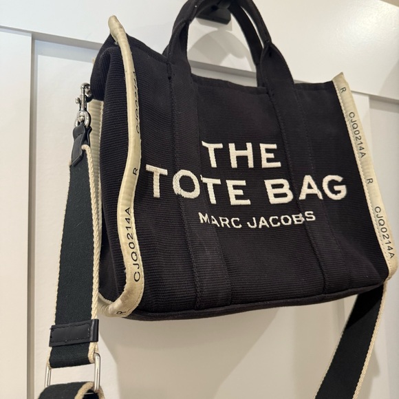Marc Jacob’s The Tote Bag Medium - Picture 2 of 4